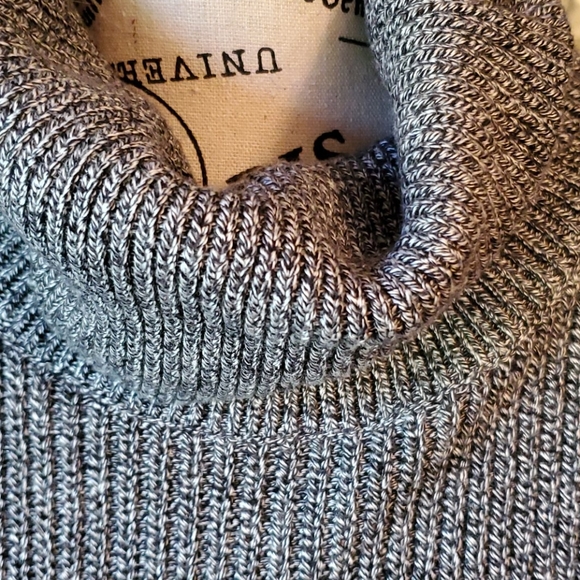 BANANA REPUBLIC LONG SWEATER SIZE M - Picture 2 of 8